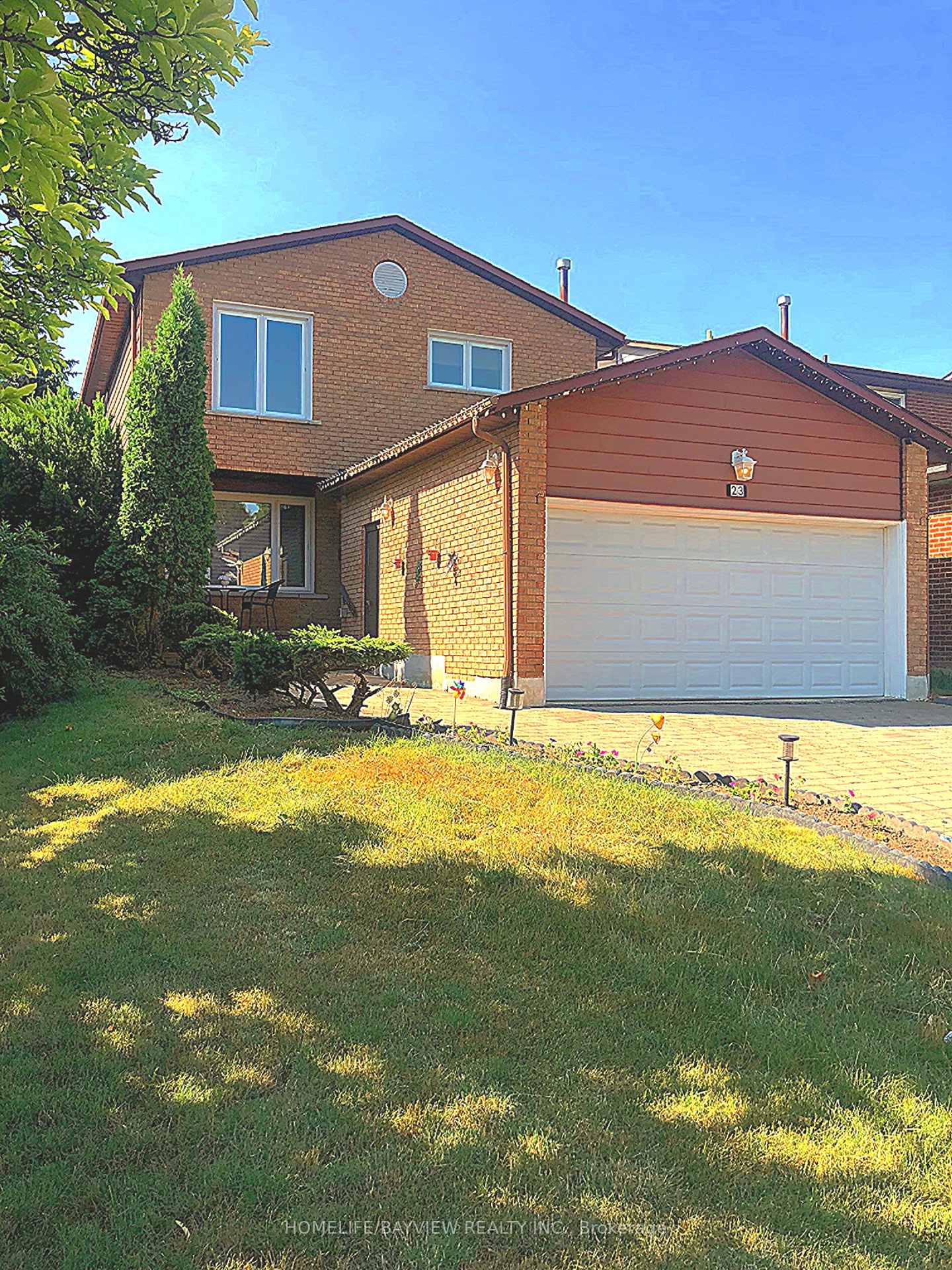Photo 3 of 23 Holm Crescent, Markham, Aileen-Willowbrook — HOMEH