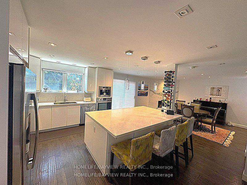 Photo 13 of 23 Holm Crescent, Markham, Aileen-Willowbrook — HOMEH