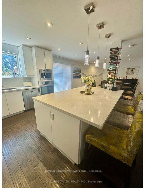 Photo 14 of 23 Holm Crescent, Markham, Aileen-Willowbrook — HOMEH