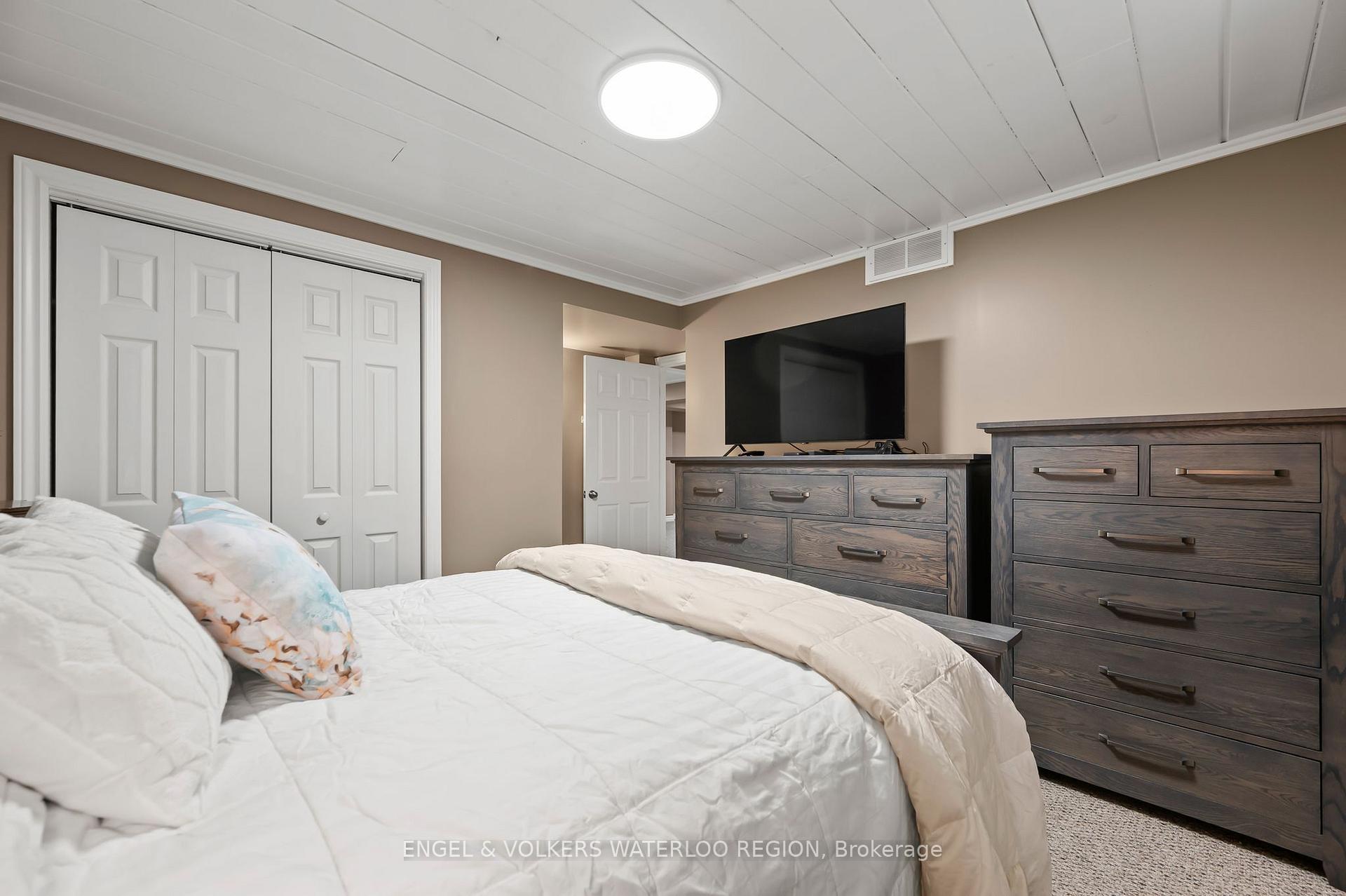 Photo 43 of 89 Winifred Street, Kitchener, Pioneer Tower West — HOMEH