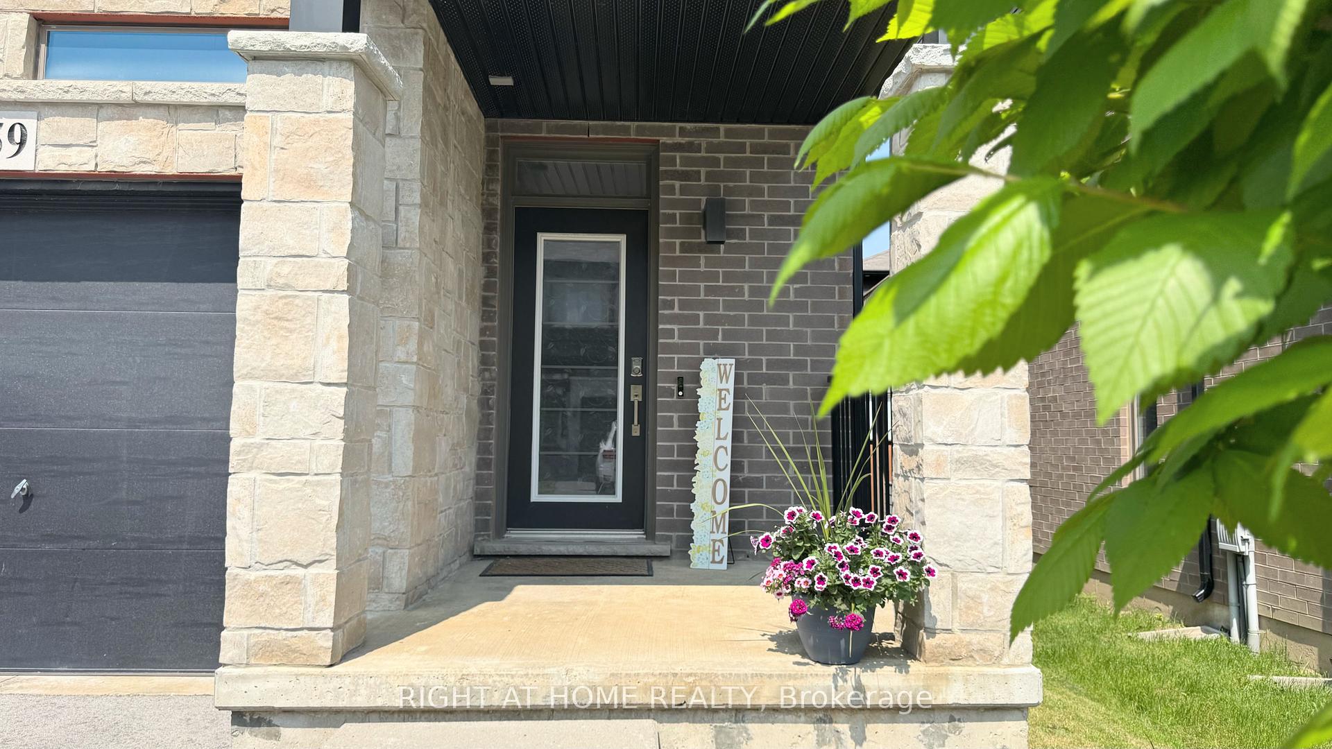 Photo 3 of Unit 59, 30 Times Square Boulevard, Hamilton, Stoney Creek Mountain — HOMEH