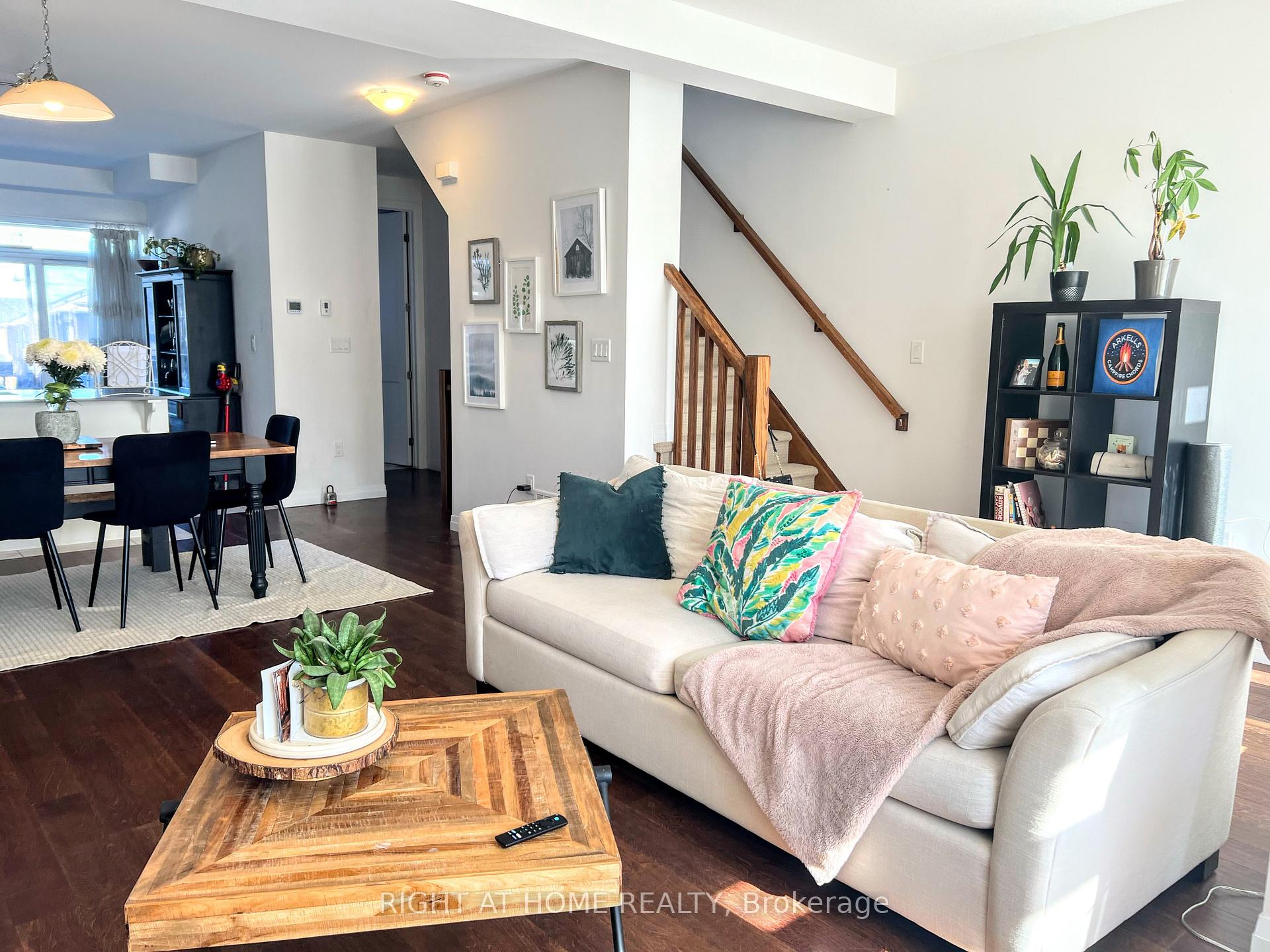 Photo 12 of Unit 59, 30 Times Square Boulevard, Hamilton, Stoney Creek Mountain — HOMEH