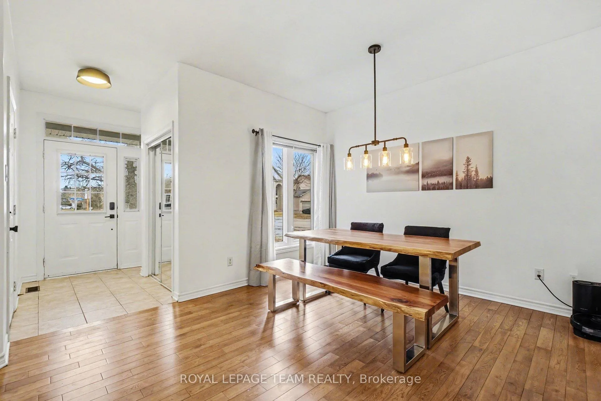 Photo 3 of 689 Vermillion Drive, Ottawa, Riverside South/Gloucester Glen — HOMEH