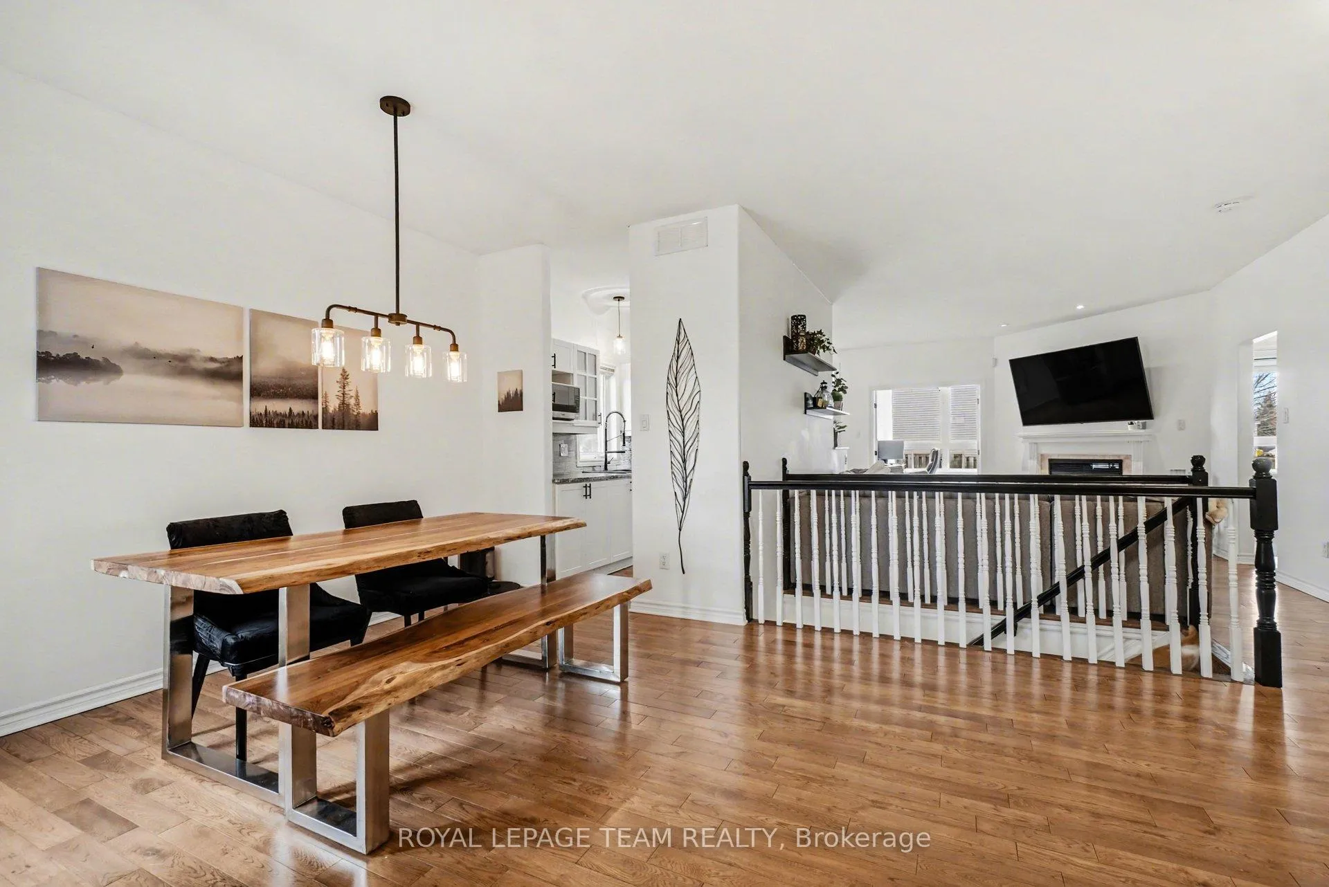 Photo 4 of 689 Vermillion Drive, Ottawa, Riverside South/Gloucester Glen — HOMEH