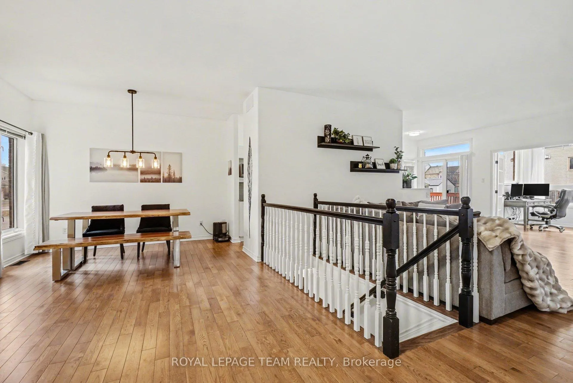 Photo 5 of 689 Vermillion Drive, Ottawa, Riverside South/Gloucester Glen — HOMEH