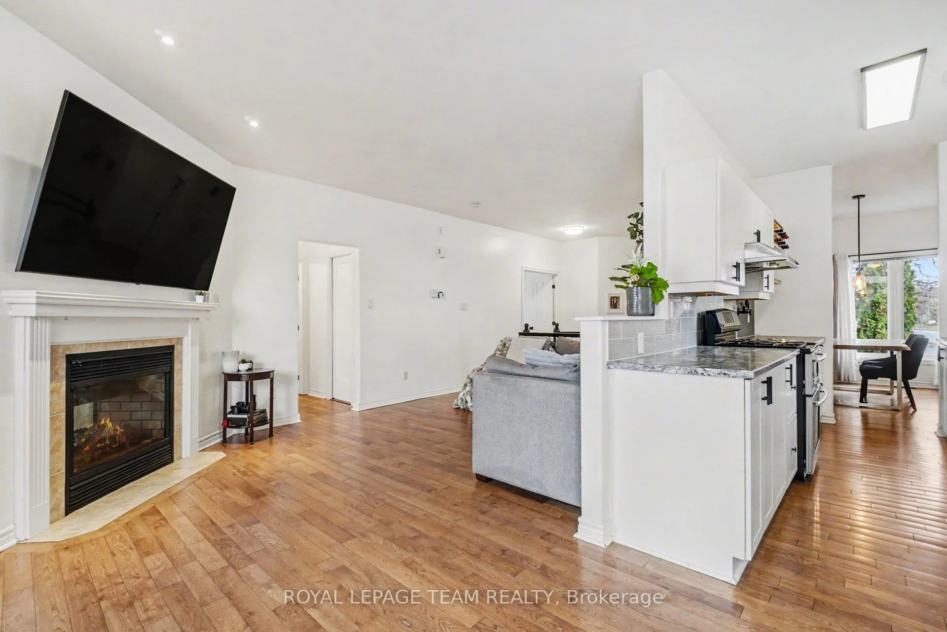 Photo 8 of 689 Vermillion Drive, Ottawa, Riverside South/Gloucester Glen — HOMEH