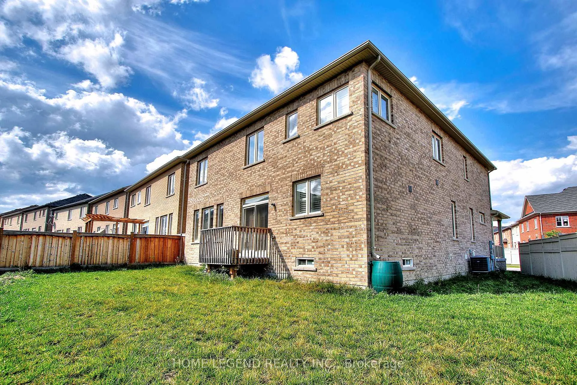 Photo 2 of 25 Bracknell Avenue, Markham, Berczy — HOMEH