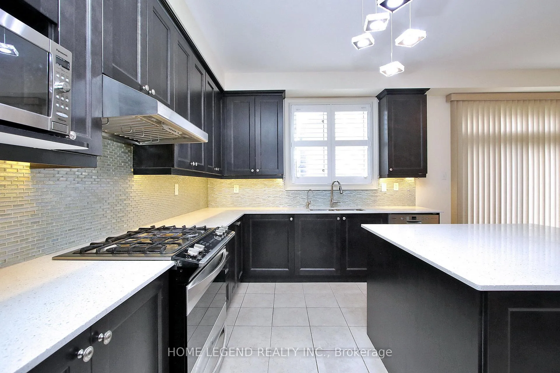 Photo 10 of 25 Bracknell Avenue, Markham, Berczy — HOMEH
