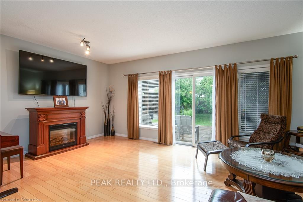 Photo 10 of 71 Dubrick Crescent, Kitchener — HOMEH