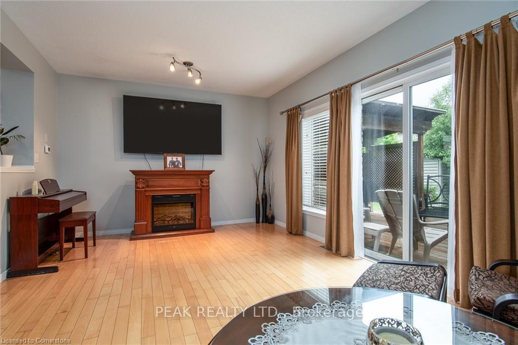 Photo 11 of 71 Dubrick Crescent, Kitchener — HOMEH