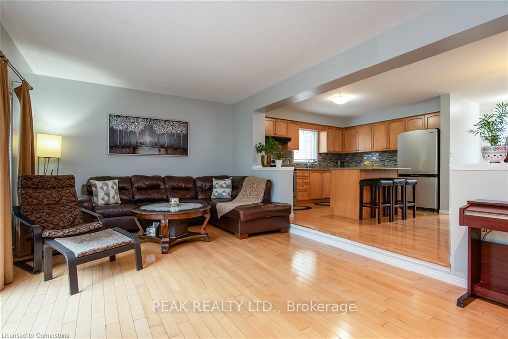 Photo 12 of 71 Dubrick Crescent, Kitchener — HOMEH