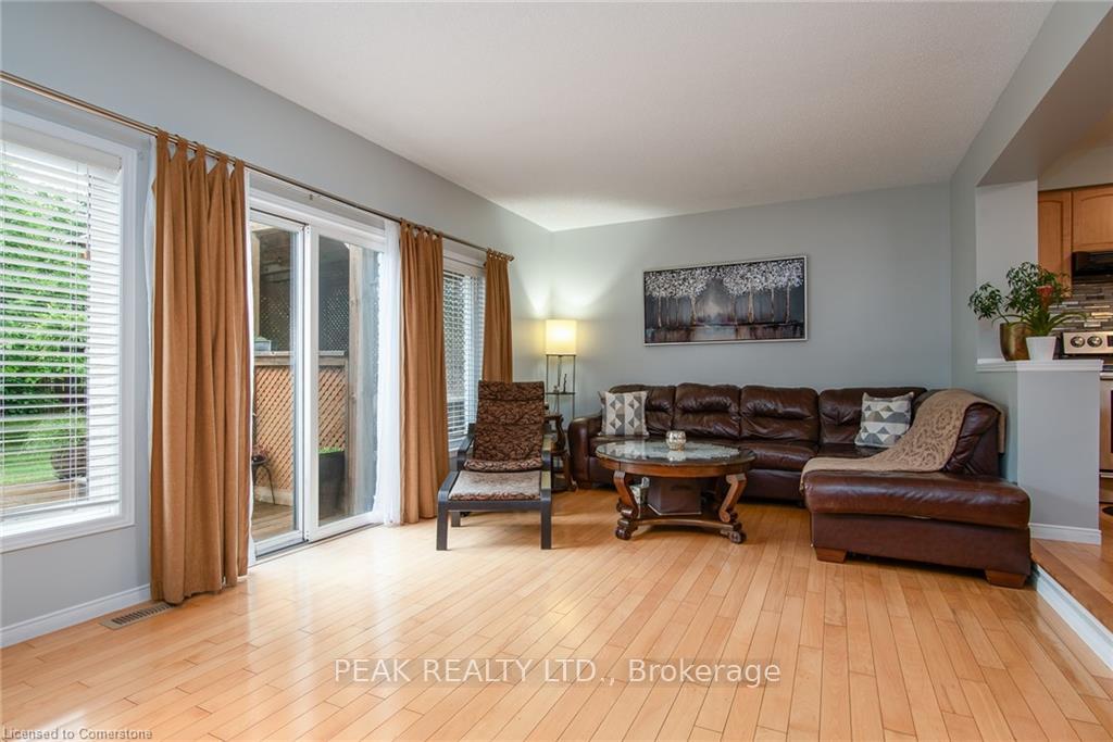 Photo 13 of 71 Dubrick Crescent, Kitchener — HOMEH
