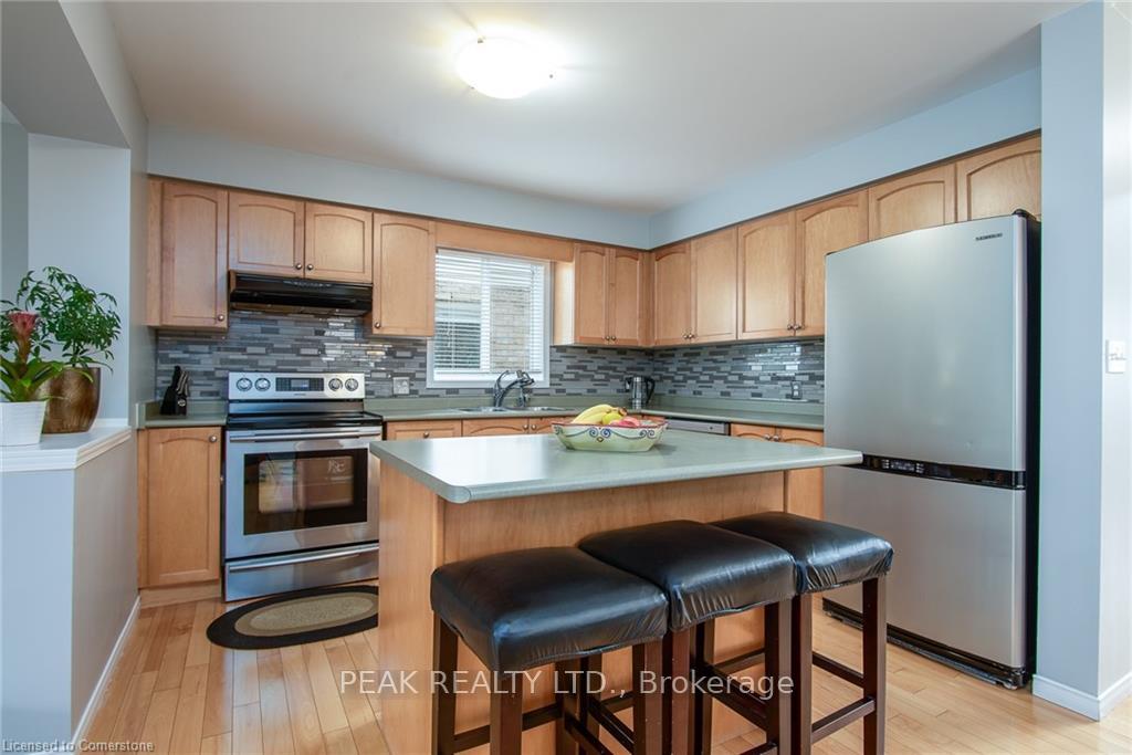 Photo 14 of 71 Dubrick Crescent, Kitchener — HOMEH