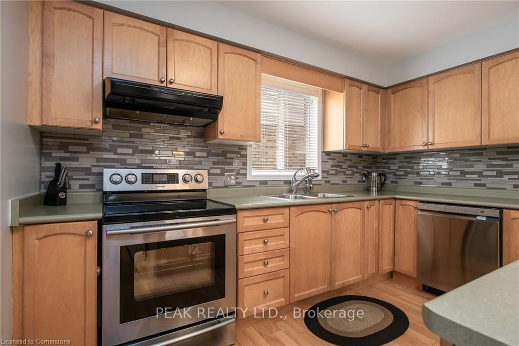 Photo 15 of 71 Dubrick Crescent, Kitchener — HOMEH