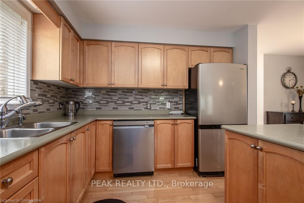 Photo 16 of 71 Dubrick Crescent, Kitchener — HOMEH