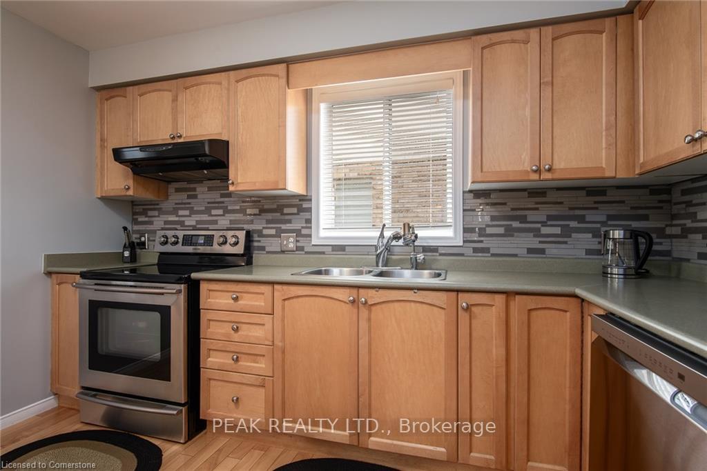 Photo 17 of 71 Dubrick Crescent, Kitchener — HOMEH