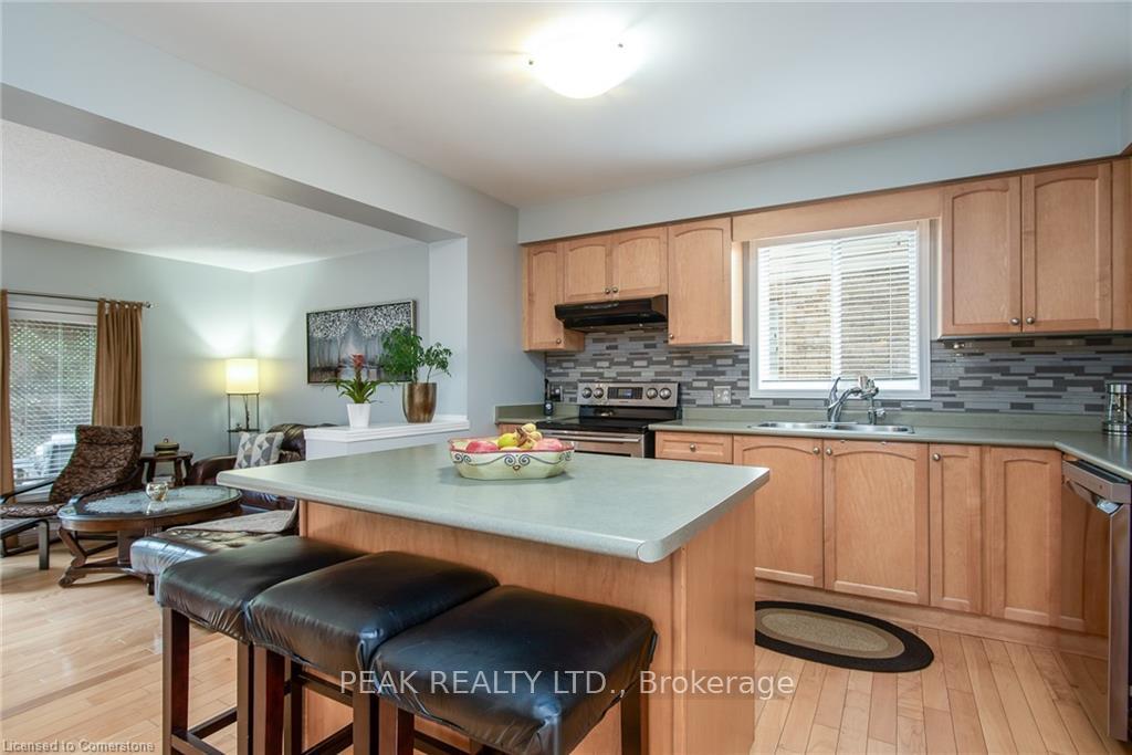 Photo 18 of 71 Dubrick Crescent, Kitchener — HOMEH