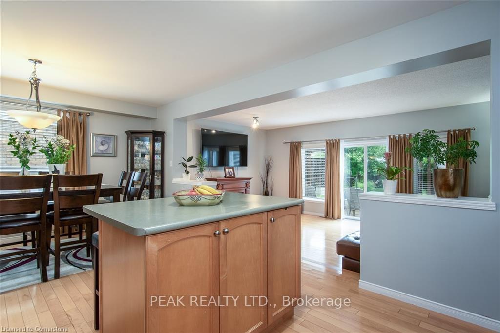Photo 19 of 71 Dubrick Crescent, Kitchener — HOMEH