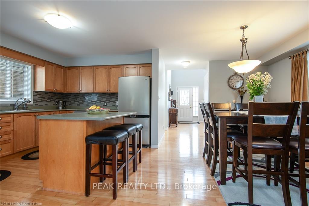 Photo 20 of 71 Dubrick Crescent, Kitchener — HOMEH