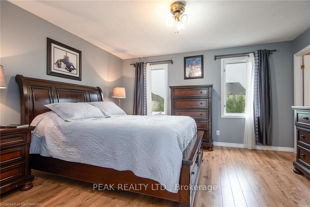 Photo 25 of 71 Dubrick Crescent, Kitchener — HOMEH