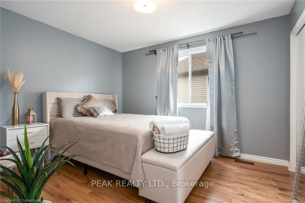 Photo 32 of 71 Dubrick Crescent, Kitchener — HOMEH