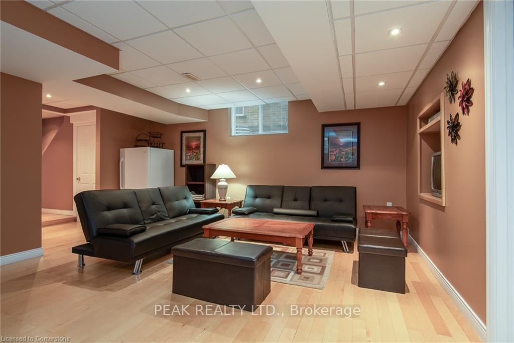 Photo 35 of 71 Dubrick Crescent, Kitchener — HOMEH