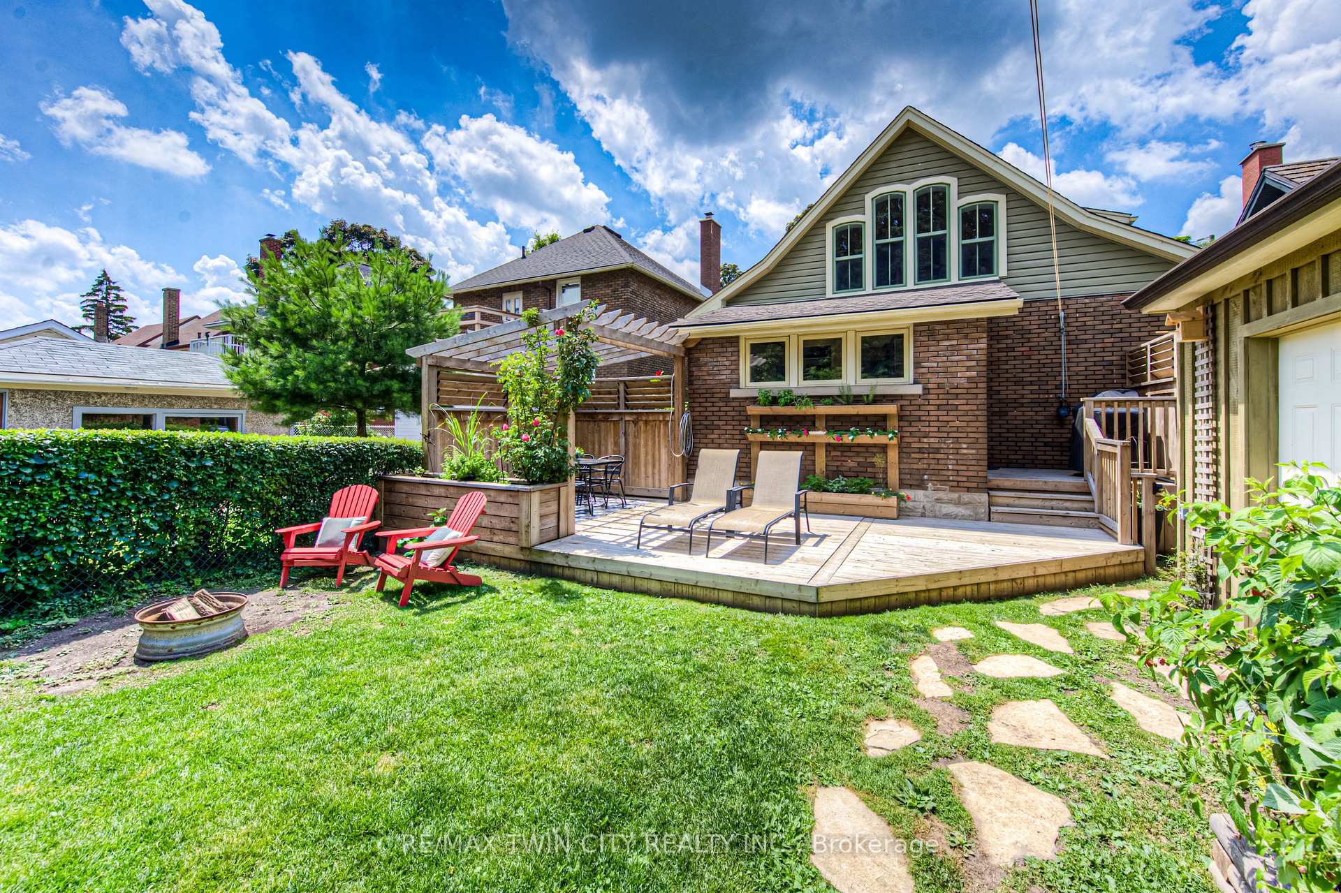 Photo 2 of 16 Lydia Street, Kitchener — HOMEH
