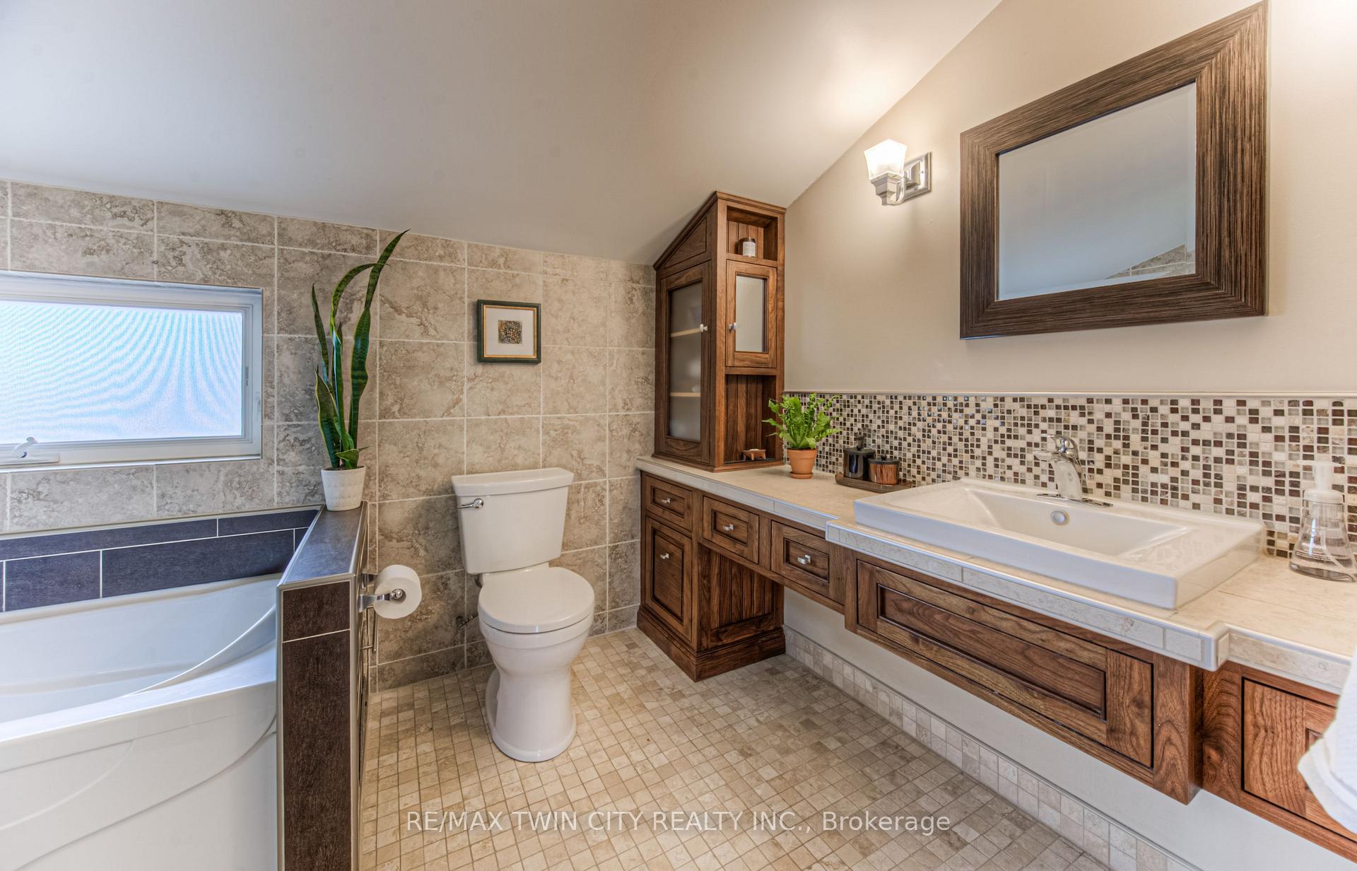 Photo 31 of 16 Lydia Street, Kitchener — HOMEH