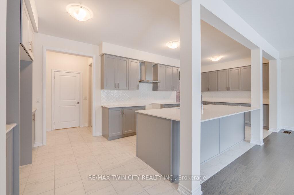 Photo 5 of 284 Broadacre Drive, Kitchener — HOMEH