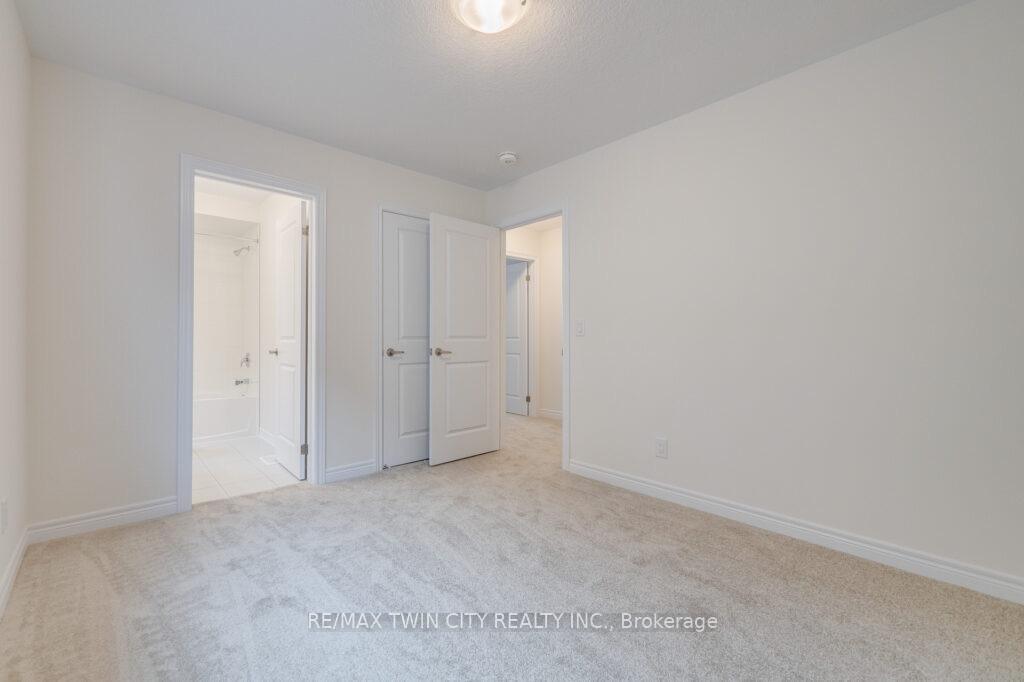 Photo 10 of 284 Broadacre Drive, Kitchener — HOMEH