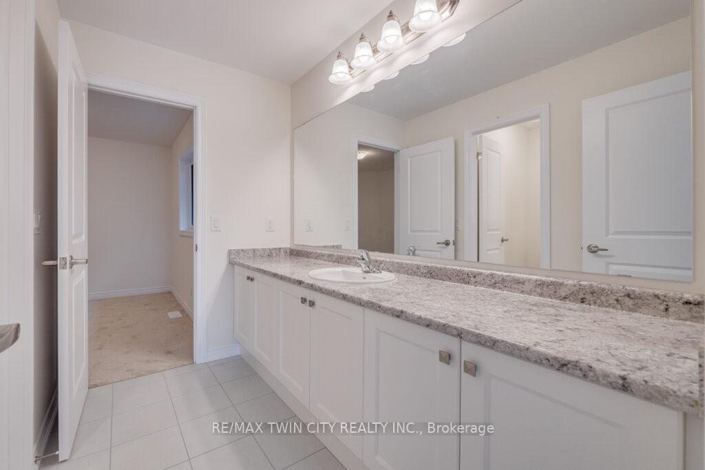Photo 13 of 284 Broadacre Drive, Kitchener — HOMEH