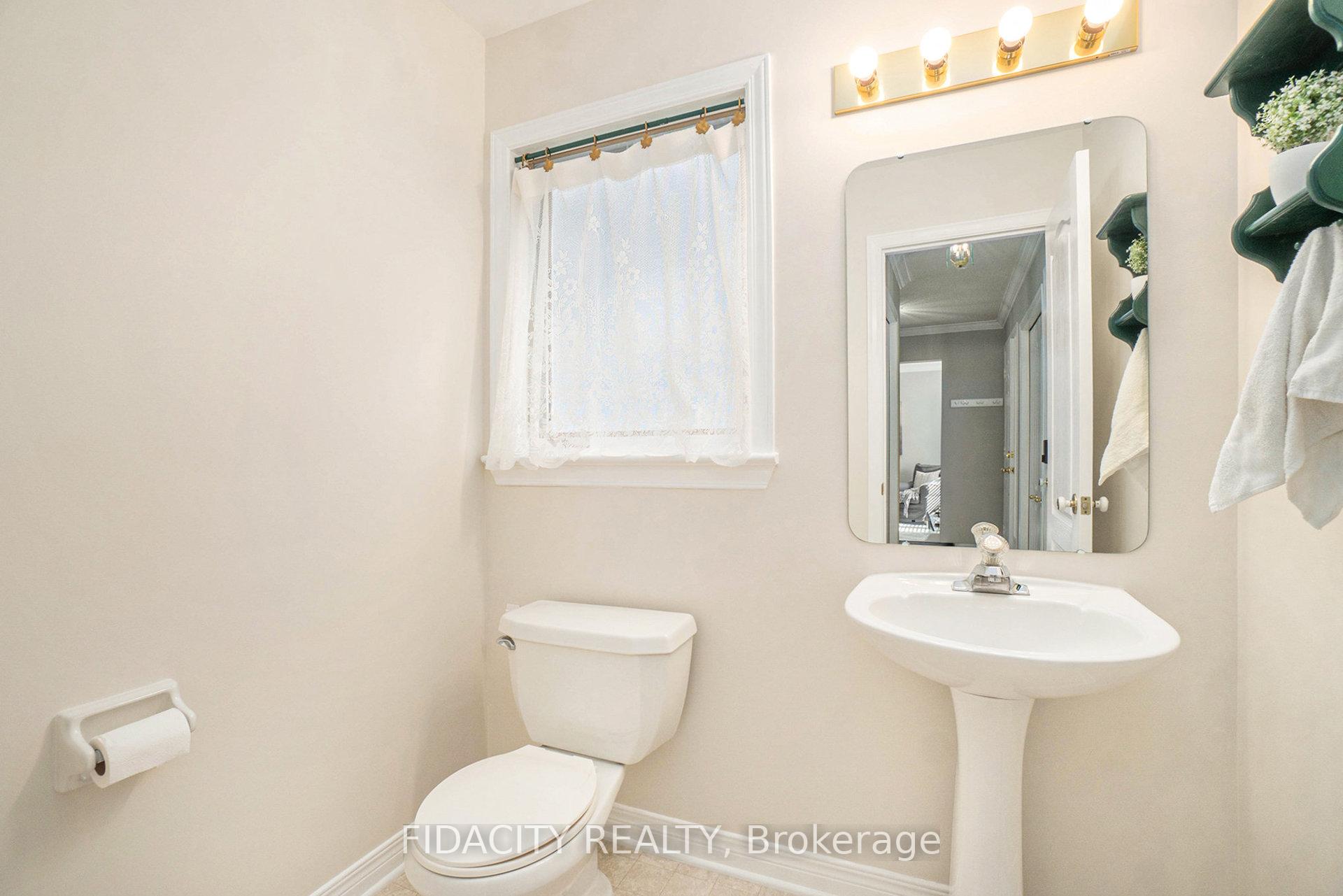 Photo 15 of 45 Rowe Drive, Ottawa, Kanata - Katimavik — HOMEH
