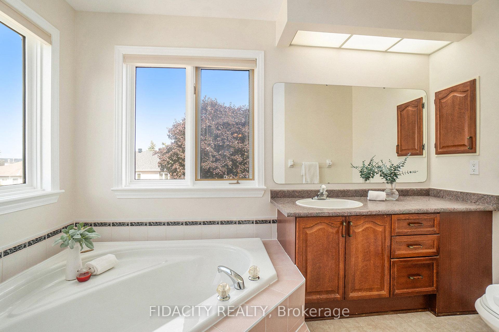 Photo 20 of 45 Rowe Drive, Ottawa, Kanata - Katimavik — HOMEH