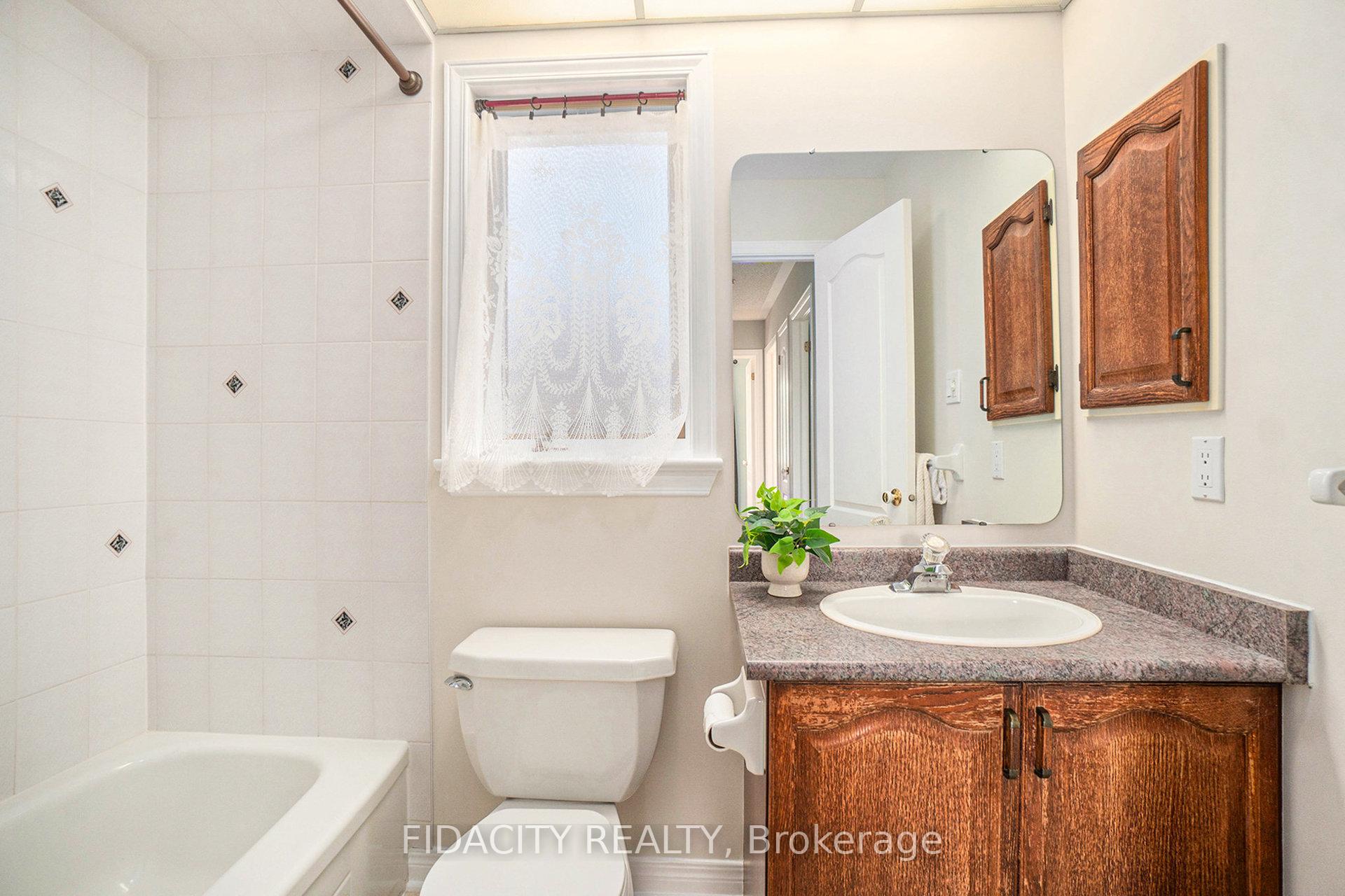 Photo 24 of 45 Rowe Drive, Ottawa, Kanata - Katimavik — HOMEH