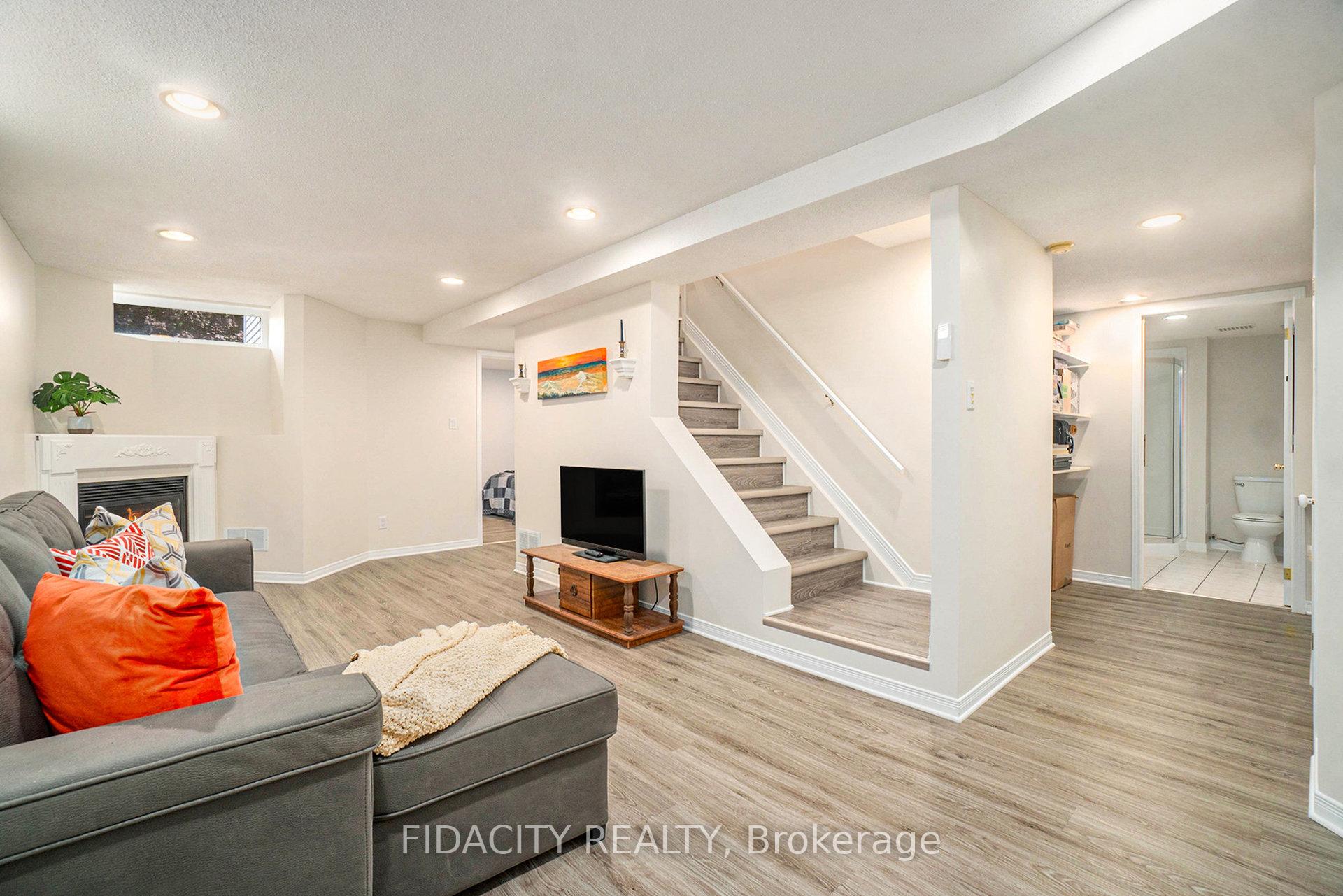 Photo 25 of 45 Rowe Drive, Ottawa, Kanata - Katimavik — HOMEH