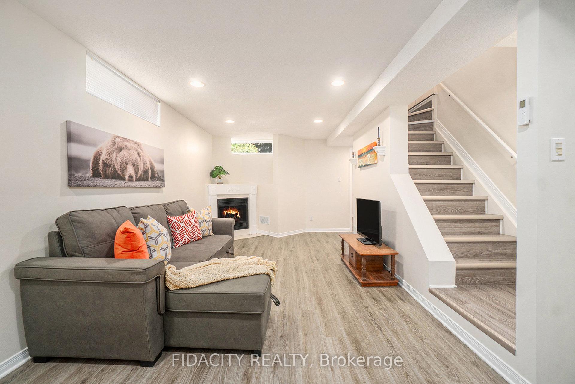Photo 26 of 45 Rowe Drive, Ottawa, Kanata - Katimavik — HOMEH