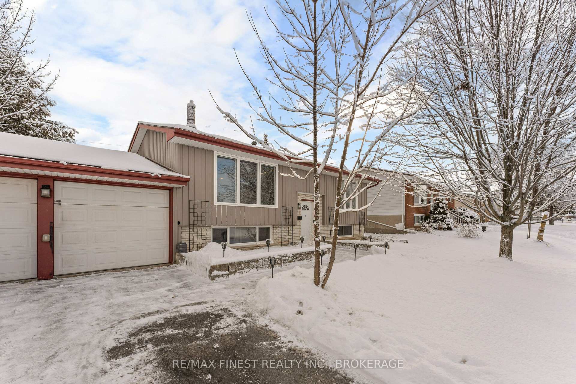 Photo 3 of 111 Manitou Crescent, Loyalist, Amherstview — HOMEH
