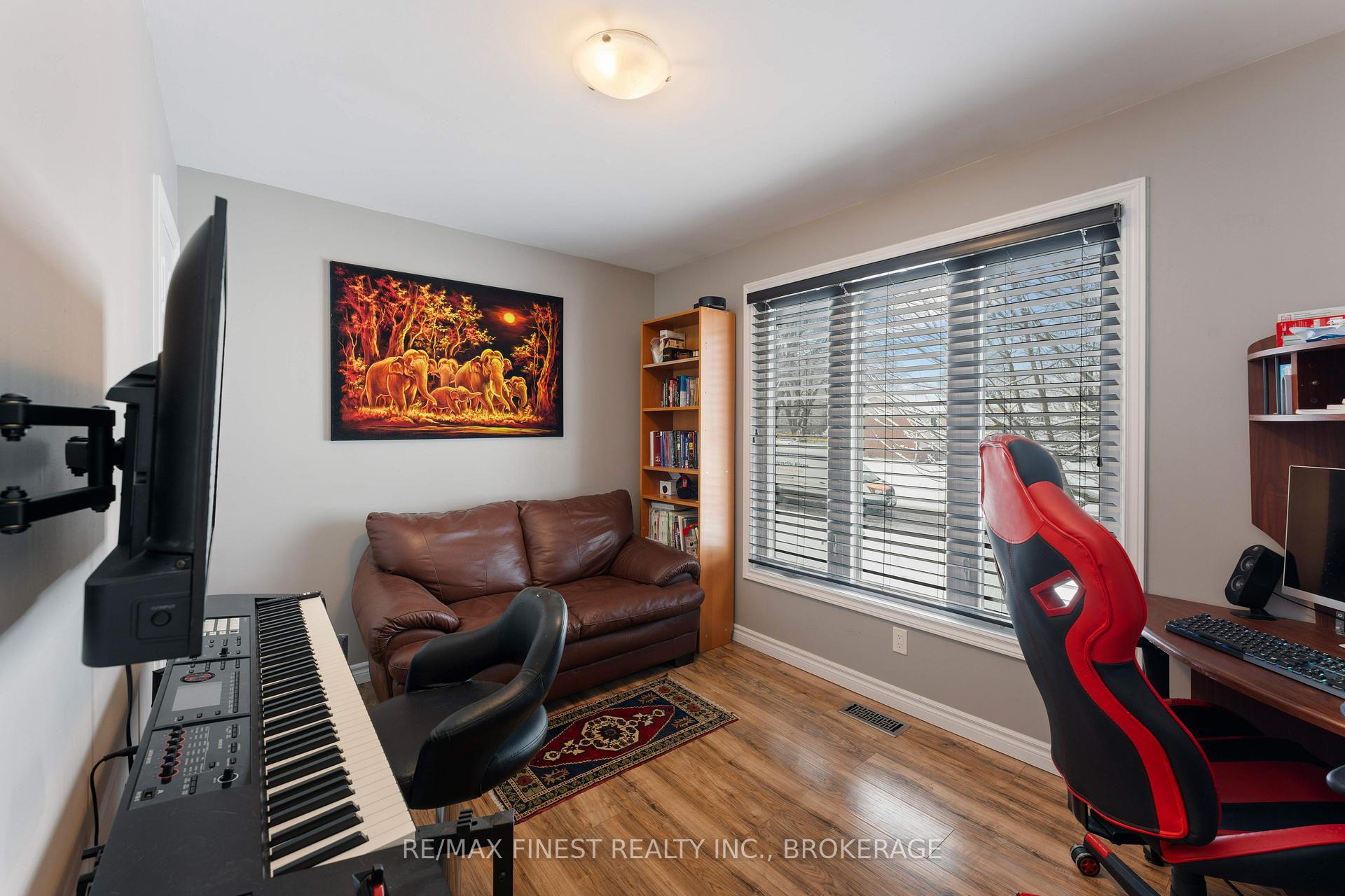Photo 17 of 111 Manitou Crescent, Loyalist, Amherstview — HOMEH