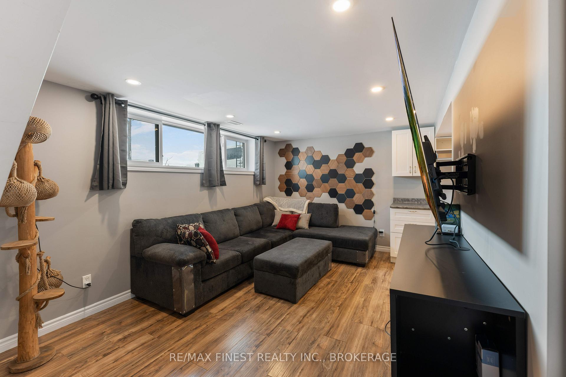 Photo 28 of 111 Manitou Crescent, Loyalist, Amherstview — HOMEH