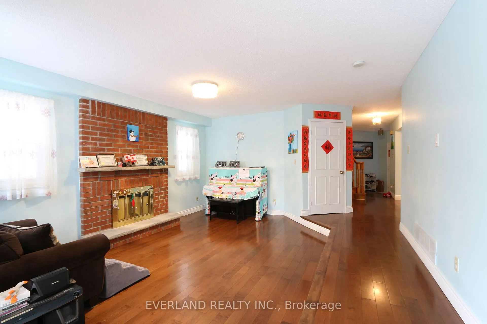 Photo 3 of 28 Bauer Crescent, Markham, Unionville — HOMEH