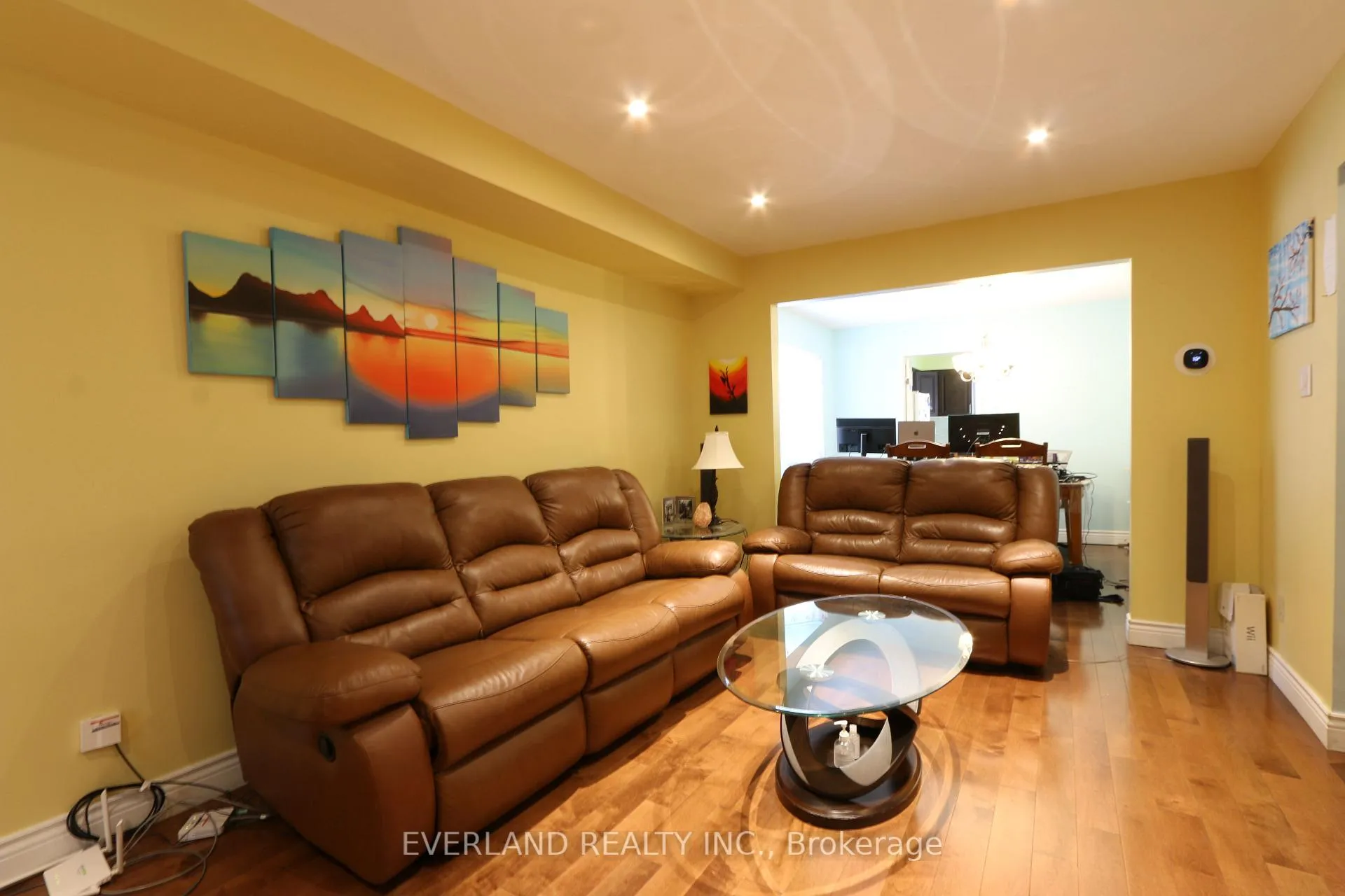 Photo 4 of 28 Bauer Crescent, Markham, Unionville — HOMEH