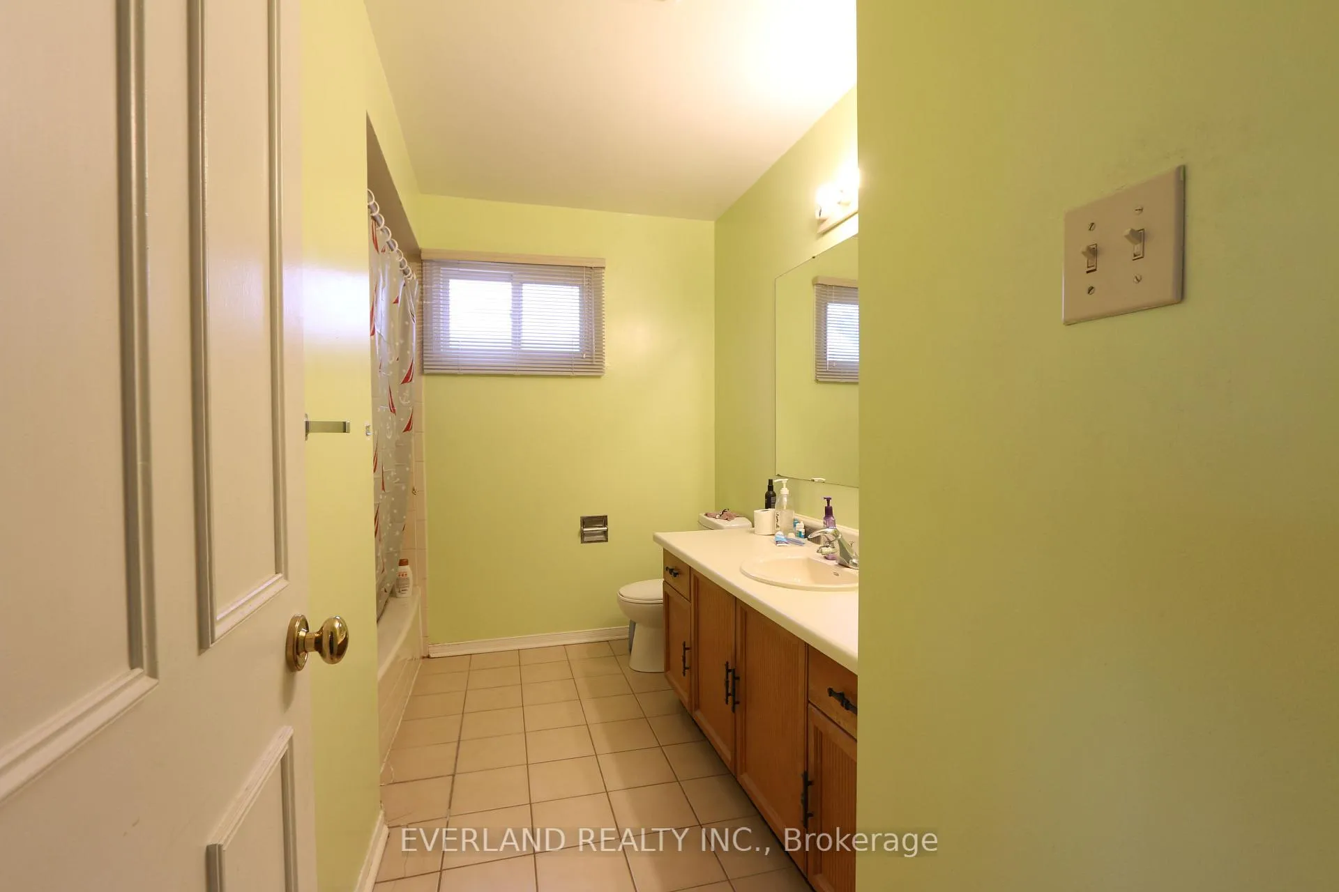 Photo 13 of 28 Bauer Crescent, Markham, Unionville — HOMEH