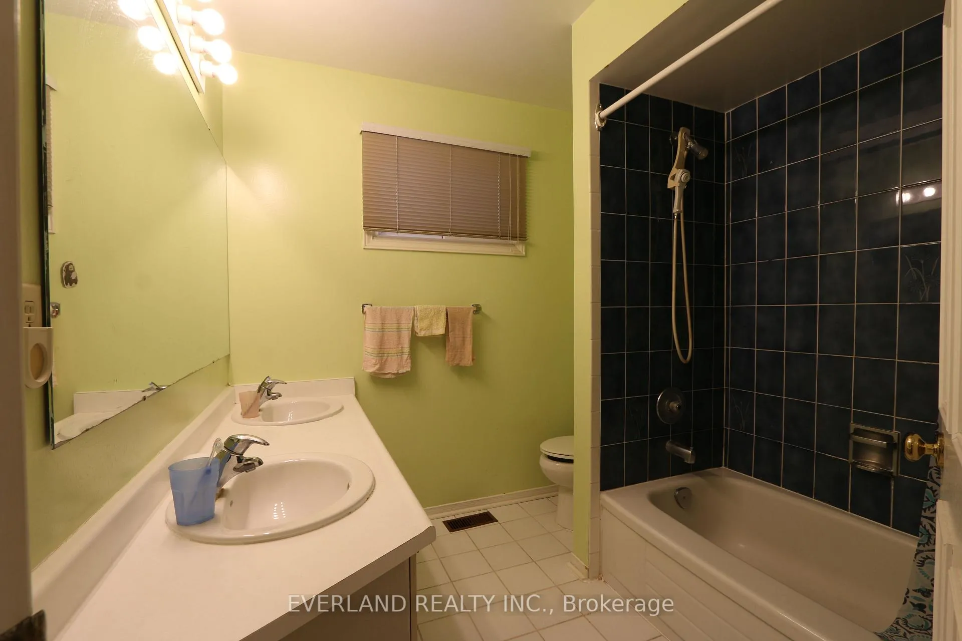 Photo 15 of 28 Bauer Crescent, Markham, Unionville — HOMEH