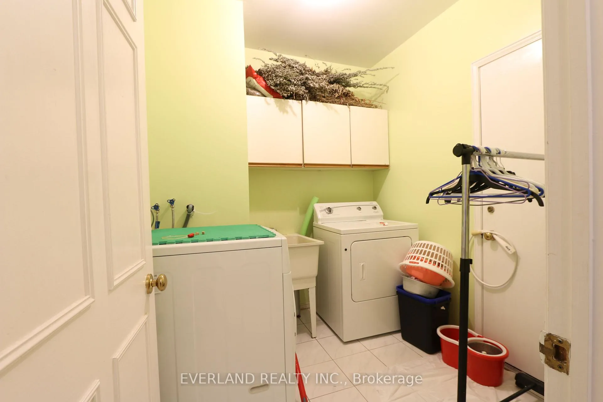 Photo 20 of 28 Bauer Crescent, Markham, Unionville — HOMEH