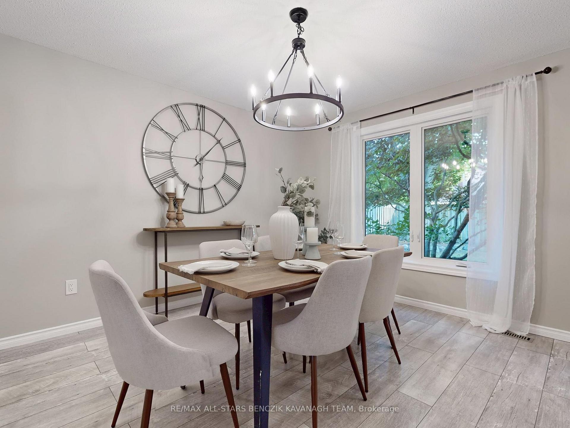 Photo 5 of 27 Grove Road, Markham, Markham Village — HOMEH