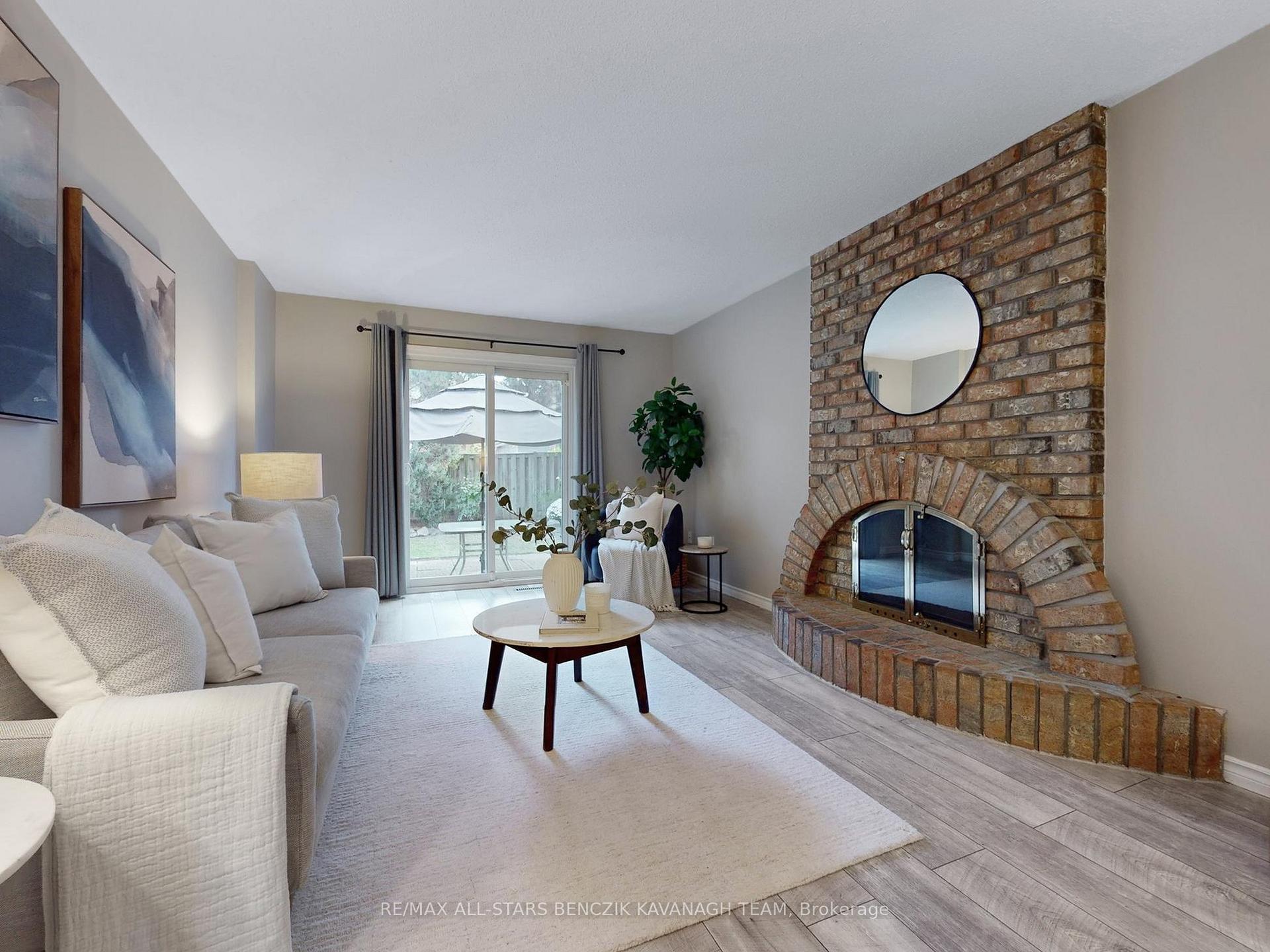 Photo 7 of 27 Grove Road, Markham, Markham Village — HOMEH