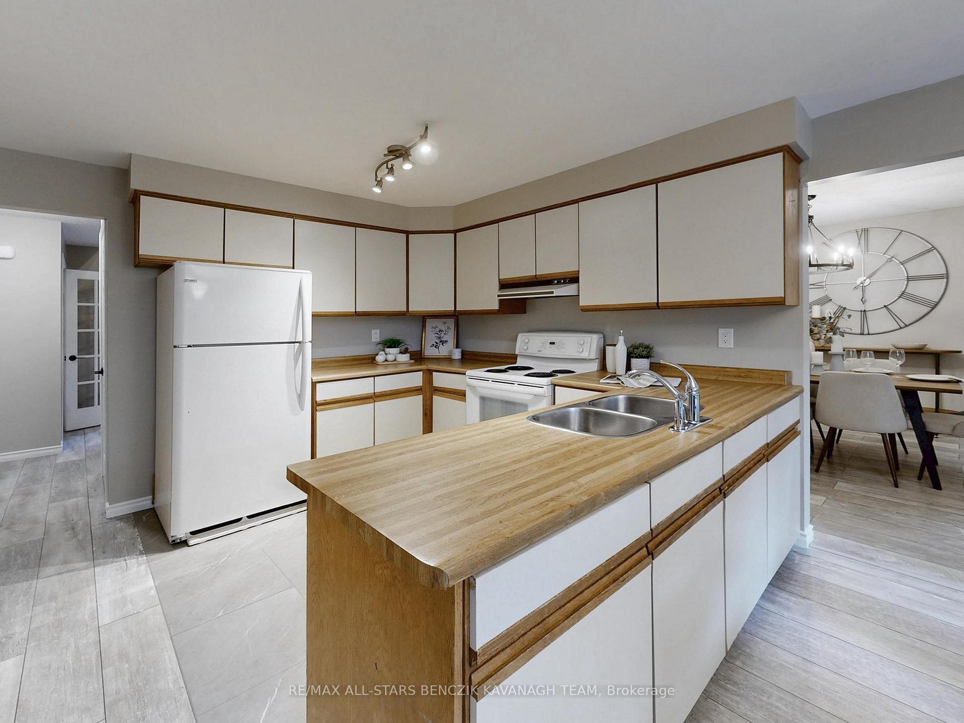 Photo 9 of 27 Grove Road, Markham, Markham Village — HOMEH