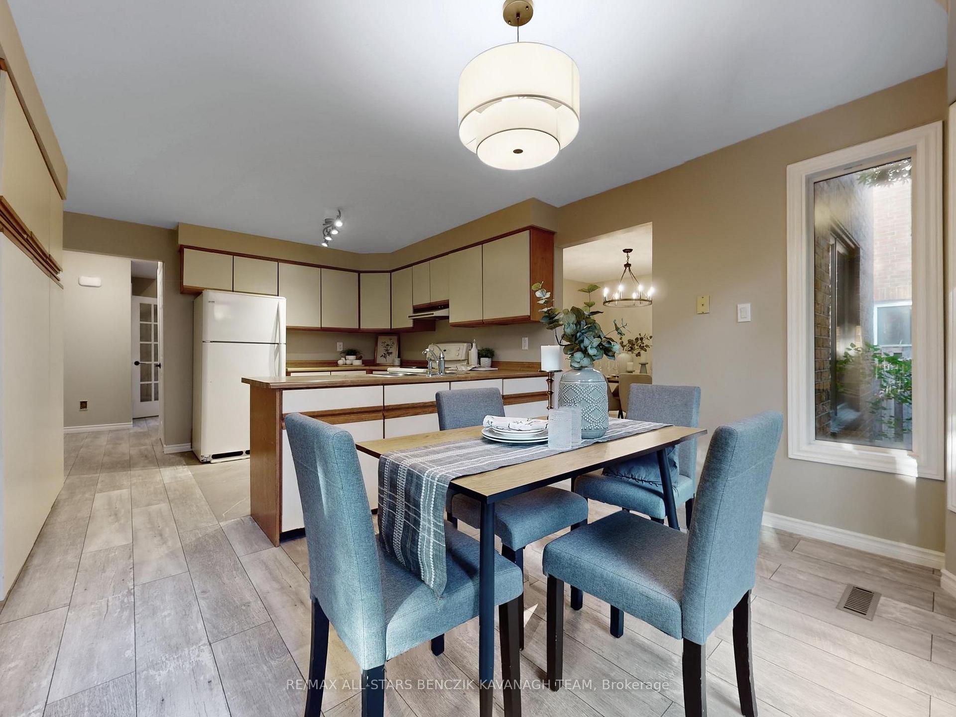 Photo 12 of 27 Grove Road, Markham, Markham Village — HOMEH