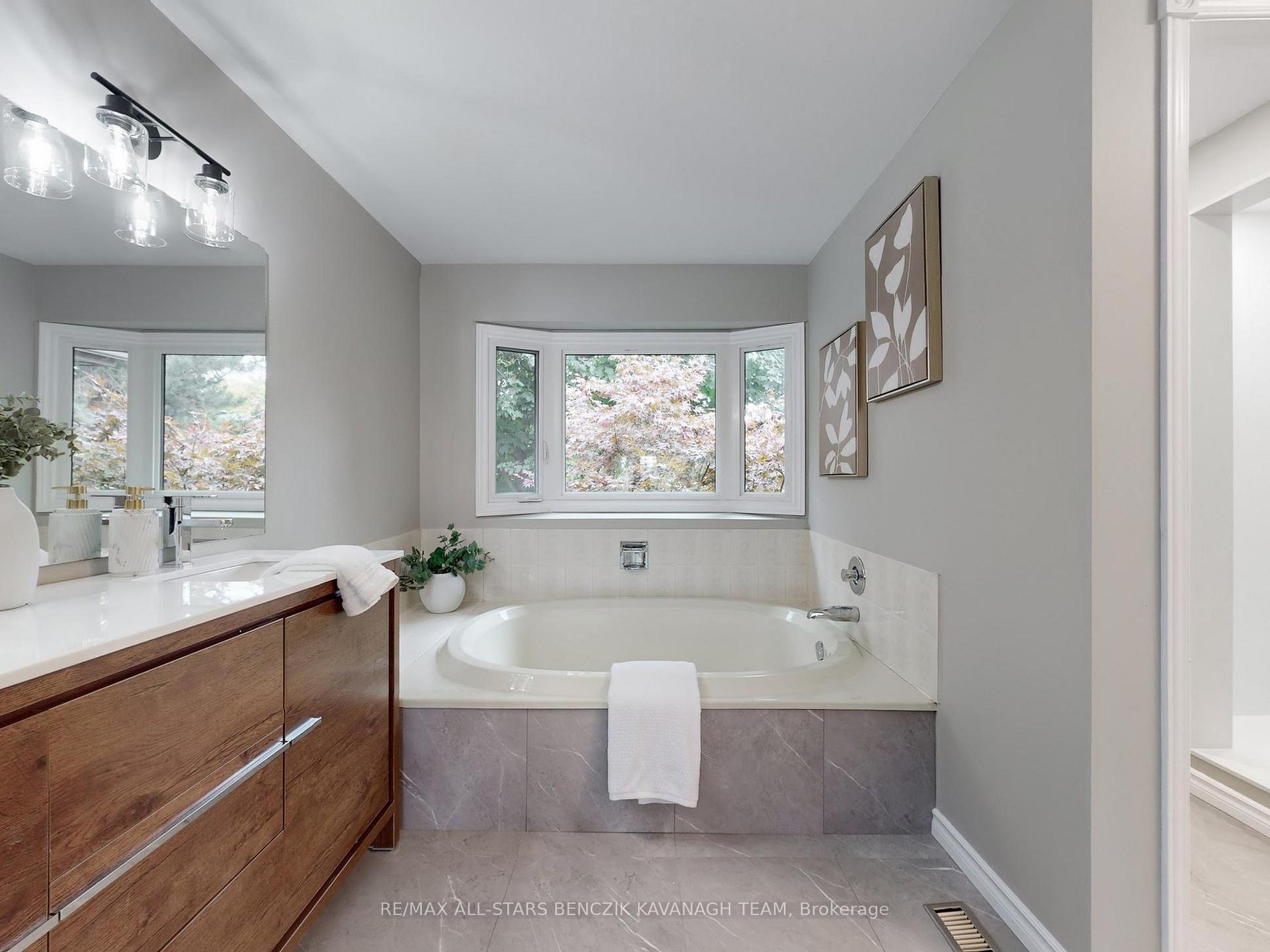Photo 18 of 27 Grove Road, Markham, Markham Village — HOMEH