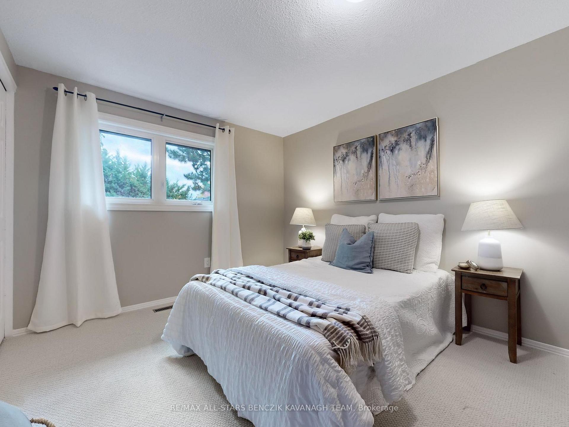 Photo 20 of 27 Grove Road, Markham, Markham Village — HOMEH